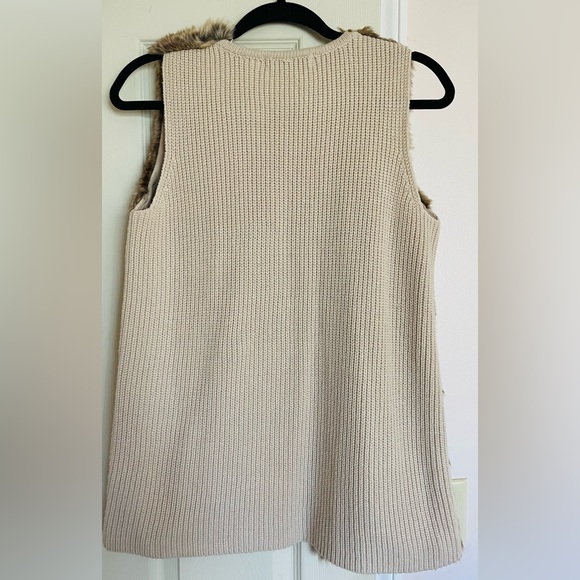 Beautiful Liz Claiborne brown fur vest - Picture 4 of 5